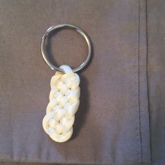 Braided rope keychain - Picture 2 of 3